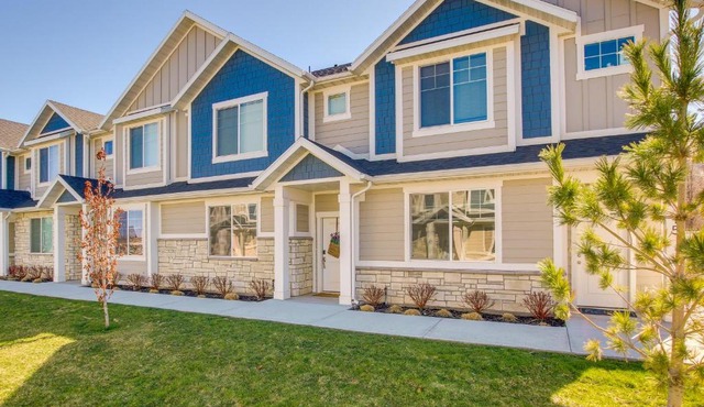 2 Mi to Zootah Providence Townhome with Fireplaces