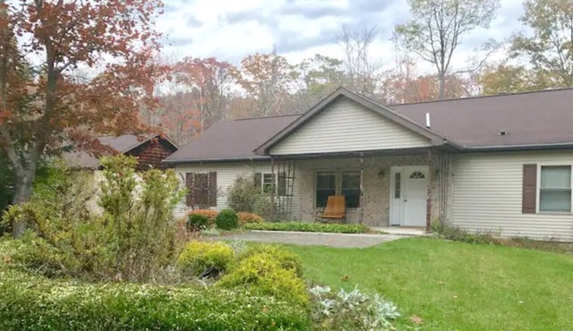 2 Miles from 7 Springs - Borders Laurel Hill State Park - Dogs welcome