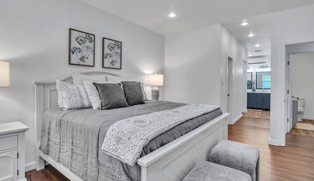 2 Miles from MSU | Modern | Perfect for Couples