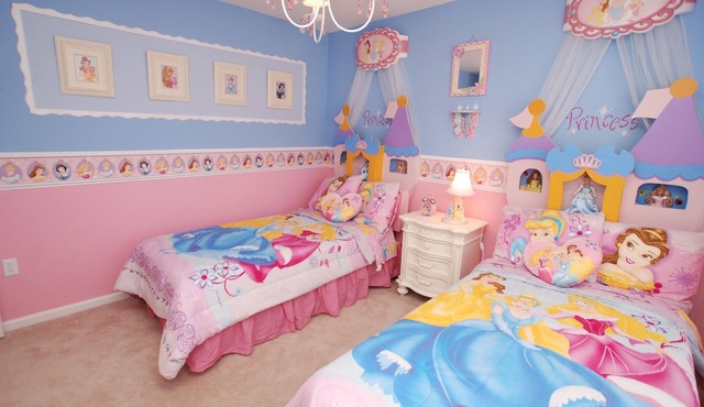 "2 Miles to Disney, 2 min walk to Clubhouse, Big private pool, Free Water Park!"