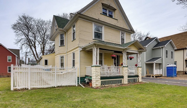 2 Miles to Dtwn! Idyllic Rochester Apt w/Hot Tub