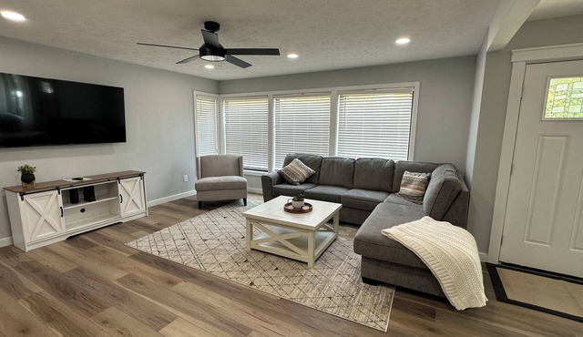 🐎 2 Miles to Flintfields, Fenced Yard pet friendly, FREE Golf Cart