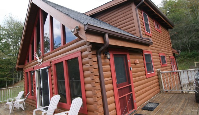 2 Miles to Snowshoe Secluded 3BR Log Cabin on 9 acres Hot Tub Waterfall WIFI