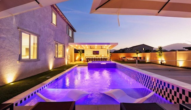 2 MILES to Stagecoach Festival 7BR Estate w/Pool