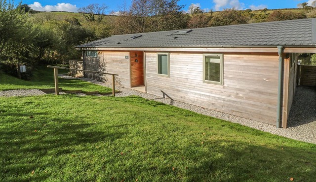 2 MILLER'S ISLAND, pet friendly, luxury holiday cottage in Lanreath