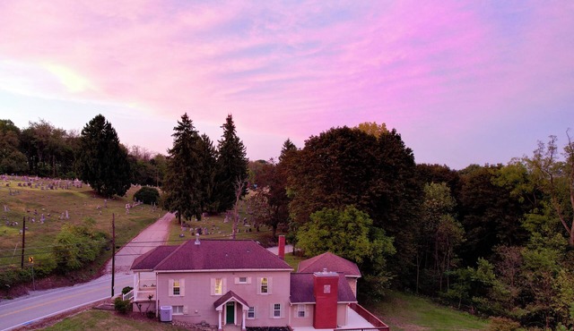 2 min from downtown Ellwood—Rustic+modern home