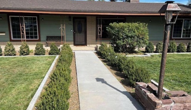 2 min from rt 66- hot tub-firepit-bocceball-bbq