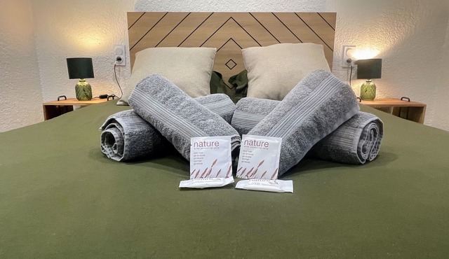 2 min Kings of Majorca, Netflix, air conditioning