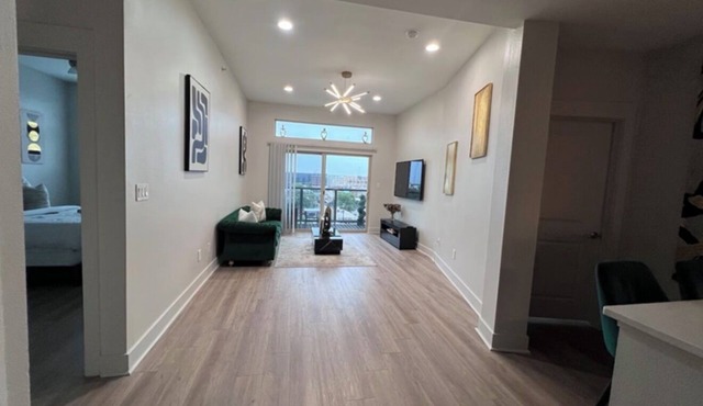 2-Min to Baylor Steps to Deep Ellum Nightlife Modern Ambrose 2 Bedroom Apartment