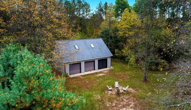 2 min to Crystal Mtn~Fireplace~Guitar~PacMan~GameRoom~Records~Firepit
