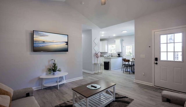 2 Min to Downtown | 9 to Elon | Car Rental Avail.