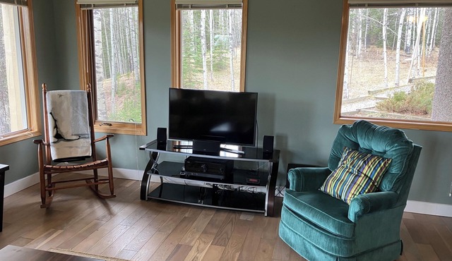 2 Min to Kananaskis! Beautifully Furnished 1640 sq ft Lower Suite on Acreage.