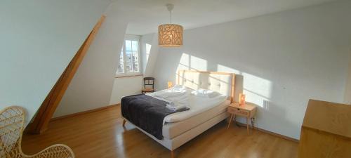 2 min vom Bahnhof, Stadt nah, Modern, bequem,