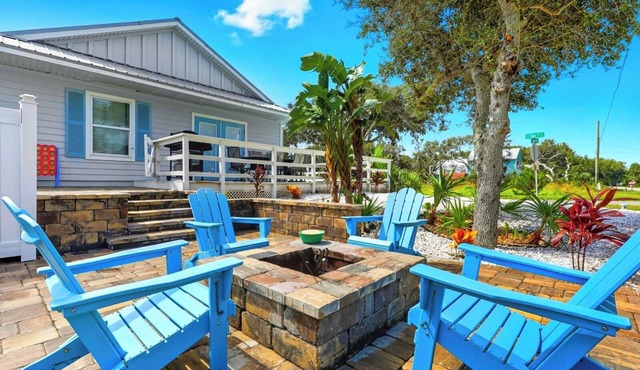2 min walk to Beach, 2 King BR, Private Deck, Hot Tub, Grill & Fire Pit, Pets OK