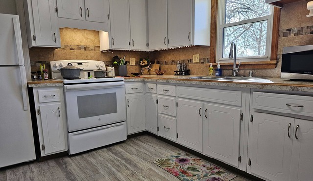 2 min walk to bike trail! Nice gameroom with air hocky!