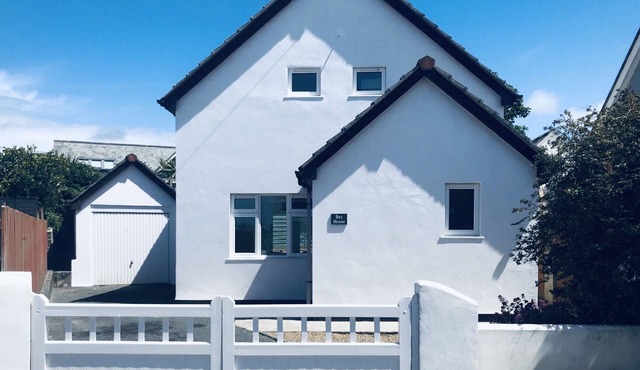 2 Min Walk To Trevone Beach