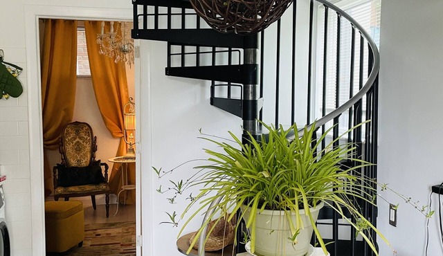 2 mini-bedrooms apartment with antique bathtub.