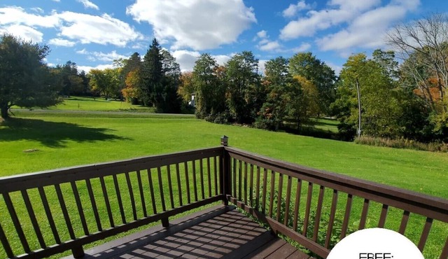 2 Mins. from Watkins Glen Racetrack & Central to FLX Wine Trail touring.