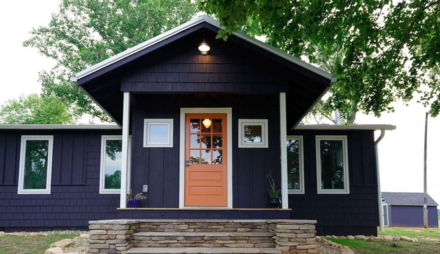 2 mins to TIEC! THE ORANGE DOOR 3br 2 ba LUXE MODERN FARMHOUSE COTTAGE