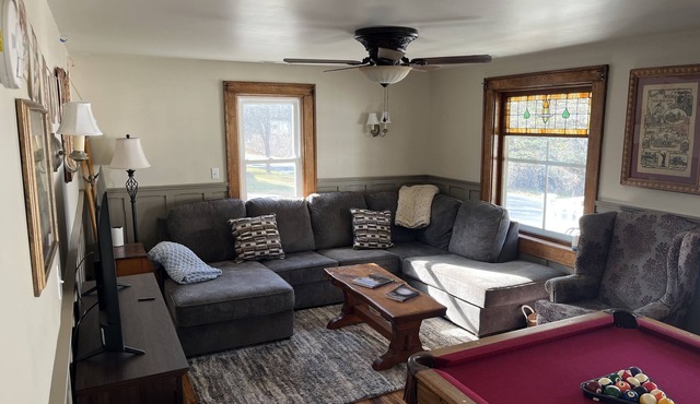 2 Minute Walk to the Public Beach! Family and Dog Friendly.