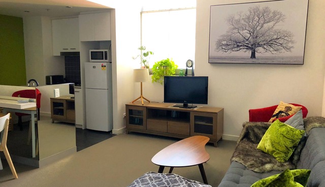 2 Minutes - Beach & Bay Street location