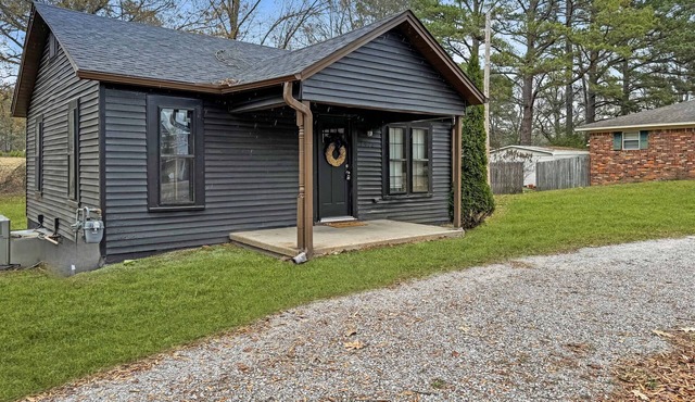 2 minutes from Elvis's Birthplace 5 miles from downtown Tupelo MS.