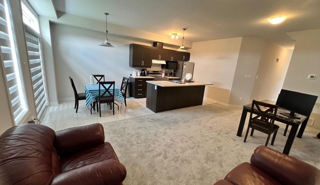 2 minutes from Hwy, free 2 cars parking, great for families visiting Ottawa.