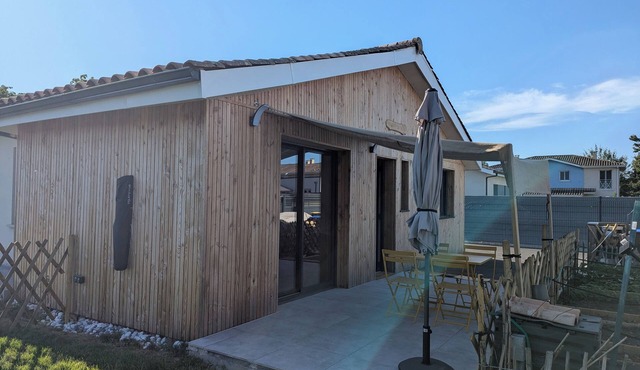 2 minutes from the Bassin d'Arcachon, new timber-frame extension with garden.
