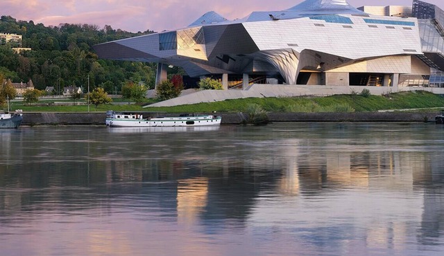 2 minutes from the Musée des Confluences Charming duplex apartment