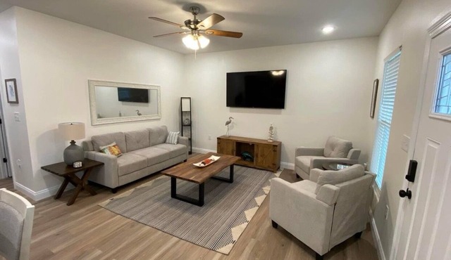 2 minutes to the Beach! Centrally located and family friendly vacation retreat!
