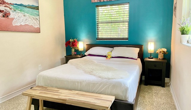 2 Minutes to Universal Studios Theme Parks - Central, Relaxing and Chic 1BR