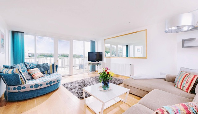 2 minutes walk from 2 fabulous beaches