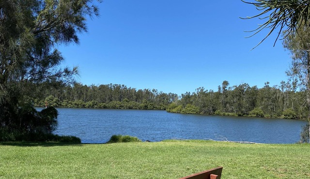 2 minutes walk to lakenSERENITY nCentrally located