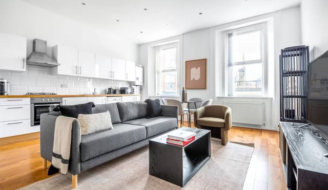 2 modern bedroom flat in Hyde Park