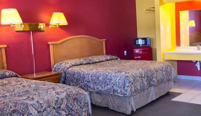 2 Modern Rooms Perfect for Travelers, Parking Included, Near Local Museums