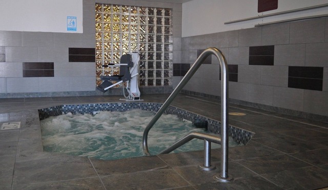 2 Modern Suites Minutes from Downtown, Parks, Shopping & Adventure Spots