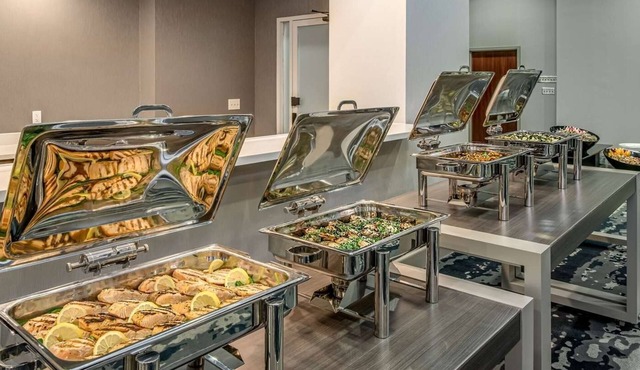 2 Modern Units, Enjoy a Comfortable Downtown Stay, Pets Are Welcome!