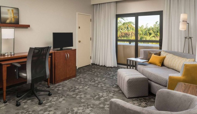 2 Modern Units in Miami Lakes, with Pool, Pet-Friendly!