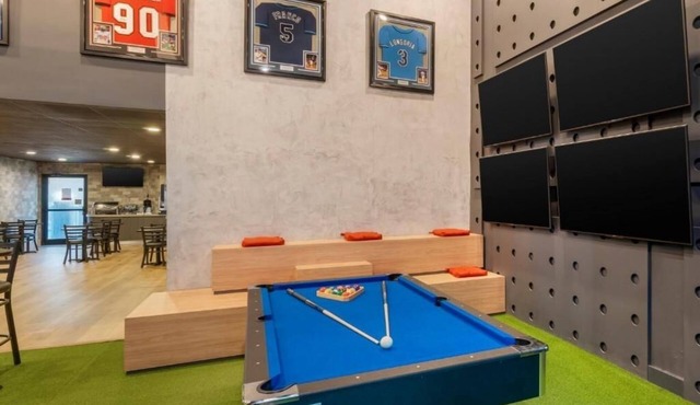 2 Modern Units Near The Grove – Walk to Shops & Dining | Free Parking, Breakfast