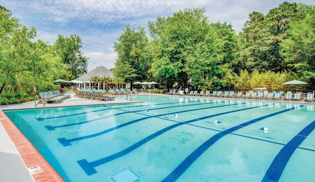 2 Modish Units! Private Porches, Fully-Equipped Kitchens, Pool