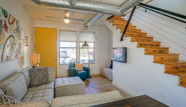#2-Mount Condo · Urban! Art! 1bd1ba Condo near Old Town/Sawmill