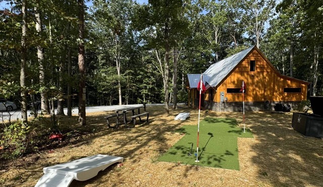 2 Mountain Cabins - Each with a hot tub, fire pit and covered patio - putting green & corn hole