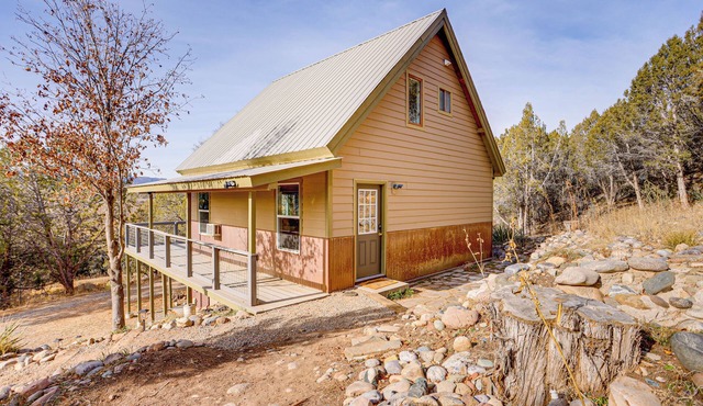 2 Mtn-View Decks + Natural Spring: Durango Retreat