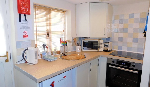 2 Museum Cottages - traditional flint cottage, a cosy, romantic retreat in the heart of Sheringham,