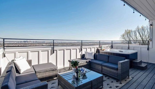 2 Nashville Retreats Private Rooftops