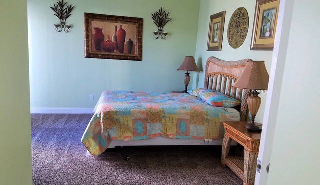 2 North Ocean Block Townhome 4 bed/3.5 bath Sleeps 14, Ocean View Top Floor