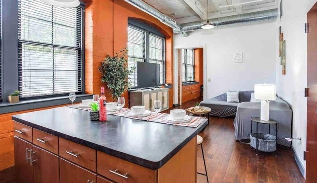 ~2~ NY Style Centric Loft with King Bed by Park av