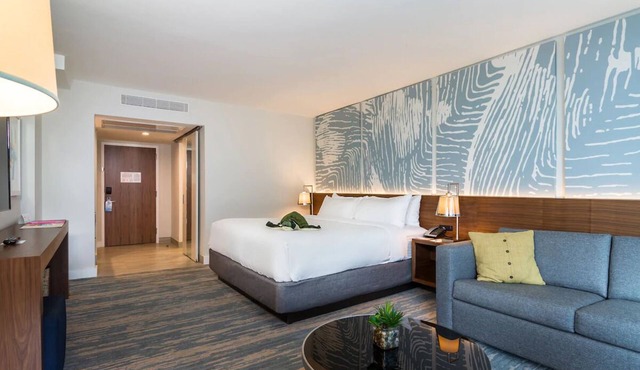 2 Ocean View Resort Units with Outdoor Pool Close to Local Gems