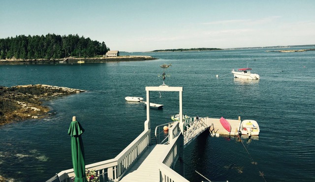 2 oceanfront Cottages with spectacular views and deck with direct water access