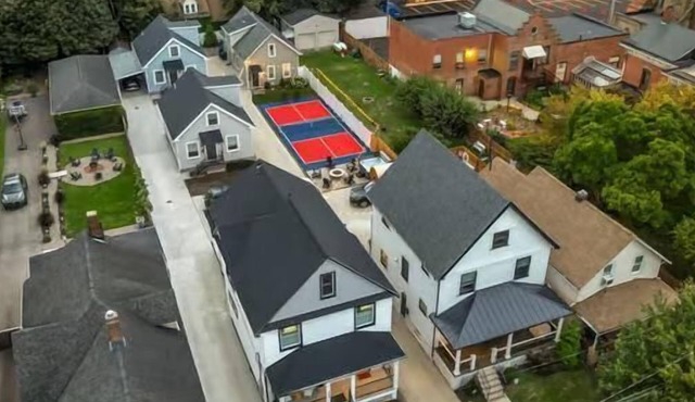 2 of 3 Houses | Perfect for Groups | Sauna|Hot Tub